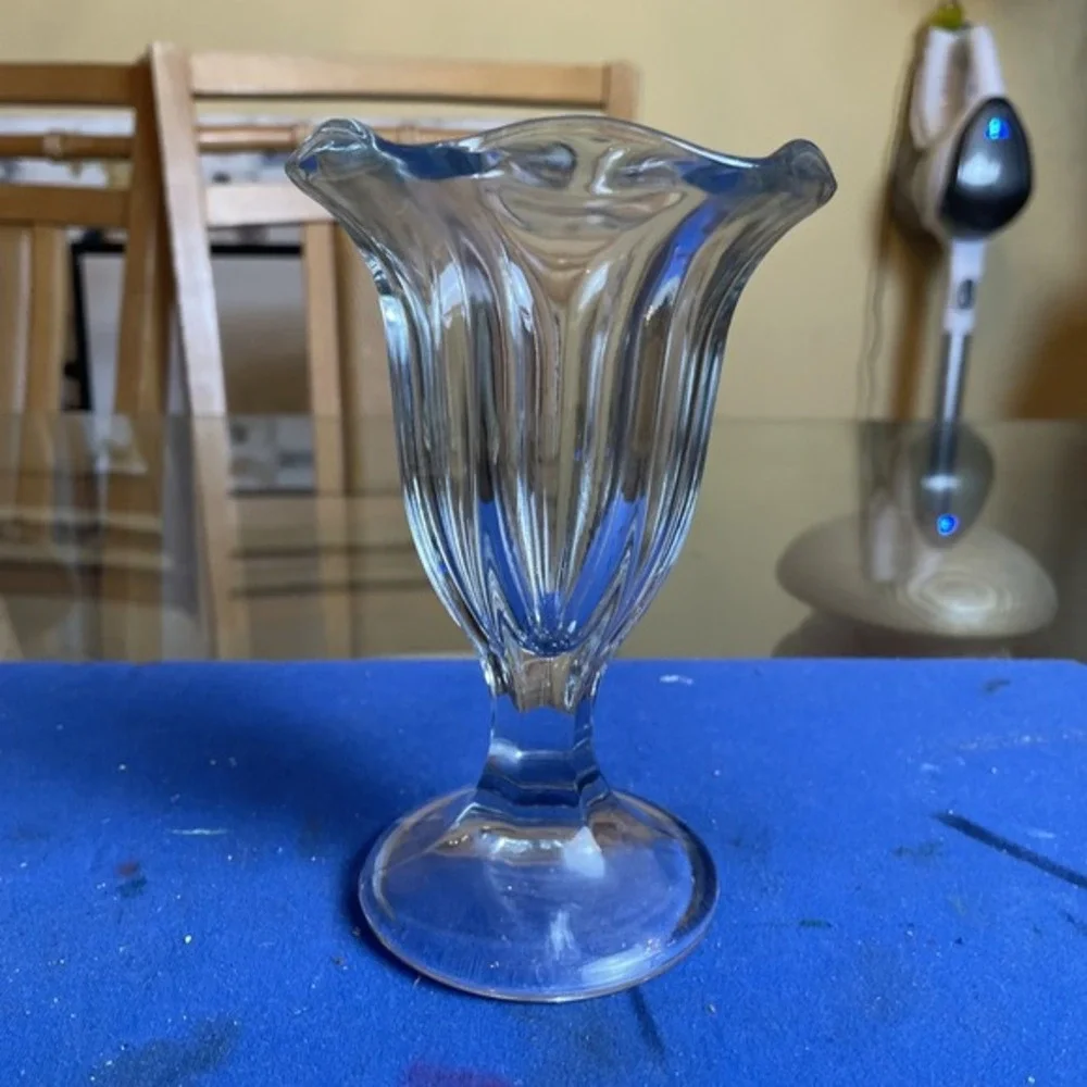 Vintage Clear Glass Sundae Ice Cream‎ Pedestal Dessert Cup Flared Rim Vase